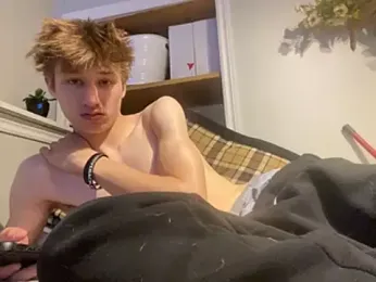 yourwhiteboy1 — webcam model online on stripchat