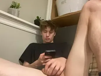 yourwhiteboy1 — webcam model online on stripchat