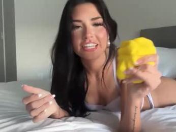 estee_ — webcam model online on chaturbate