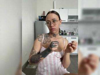 v_-_-_v — Bongacams stream photo (Jun 2026)