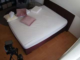 voyeurcam-julmodels-whitebed-2 — Camsoda stream photo (Apr 2026)