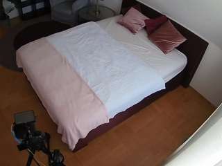 voyeurcam-julmodels-whitebed-2 — Camsoda stream photo (Apr 2026)