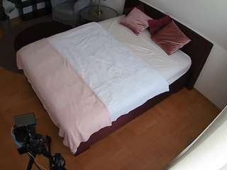 voyeurcam-julmodels-whitebed-2 — Camsoda stream photo (Apr 2026)