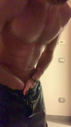 Thepresent86 — webcam model online on cam4