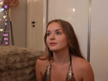 Lunaaaura — webcam model online on bongacams