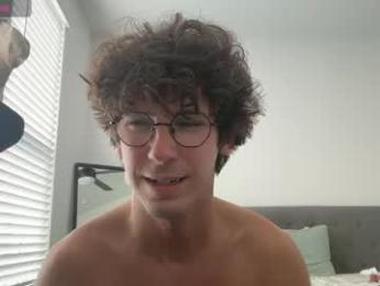 mizzo001 — Chaturbate stream photo (May 2026)