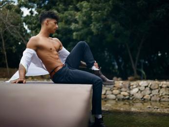 MaximoRomano — webcam model online on livejasmin