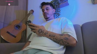 alejandro_stark — webcam model online on cam4