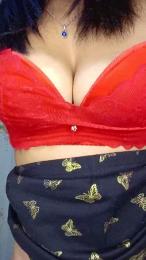 Alyah — webcam model online on cam4