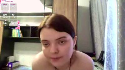 LouraTheberge — Cam4 stream photo (May 2026)