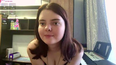 LouraTheberge — Cam4 stream photo (May 2026)