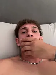 emanuel00220 — Stripchat stream photo (Jun 2026)