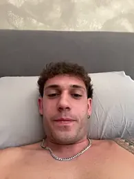 emanuel00220 — Stripchat stream photo (Jun 2026)