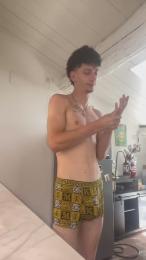 Leonardo250606 — webcam model online on cam4