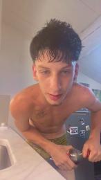 Leonardo250606 — webcam model online on cam4