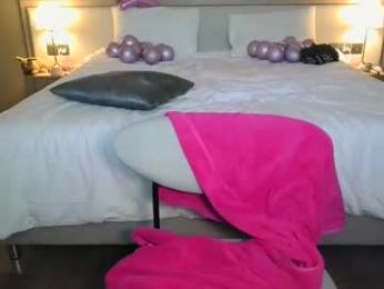 hello_imkitty — Chaturbate stream photo (Apr 2026)