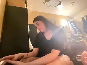 Snowbunnycake_131 — webcam model online on stripchat