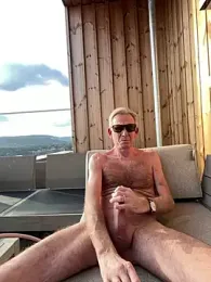 Pierre4tjyxx — webcam model online on stripchat