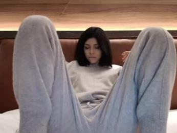 milla_bella — webcam model online on chaturbate