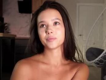 emilybatee — webcam model online on chaturbate