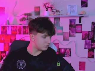 travis-wolf — webcam model online on camsoda