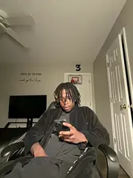 Thirdlegsuave — webcam model online on stripchat