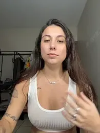 Carolini09 — webcam model online on stripchat