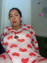 latina_curvy22 — Stripchat stream photo (Apr 2026)