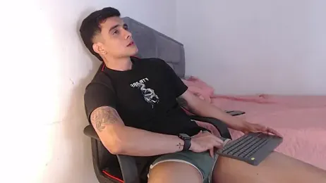 adam_levis17 — Stripchat stream photo (Apr 2026)