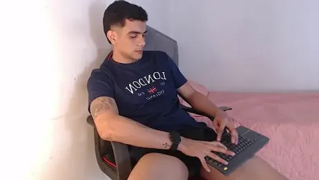 adam_levis17 — Stripchat stream photo (Apr 2026)