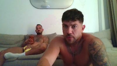 LatinCanarios — webcam model online on cam4