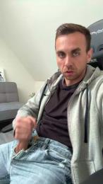 Runtasty96 — Cam4 stream photo (Apr 2026)