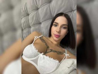 BabyDarii — webcam model online on bongacams