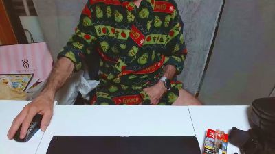 hucho40 — webcam model online on cam4