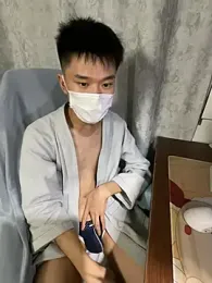 Zhang_yiovo — Stripchat stream photo (Sep 2026)