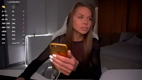 eVvushka — webcam model online on stripchat