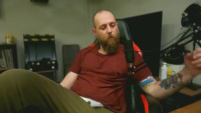 BarboneCE — webcam model online on cam4