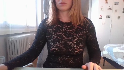 DameRouge — webcam model online on cam4