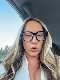 Mona_Plus — Stripchat stream photo (May 2026)