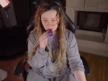 carolina_winter — webcam model online on chaturbate