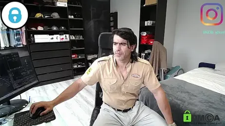 latinoo23bom — webcam model online on stripchat