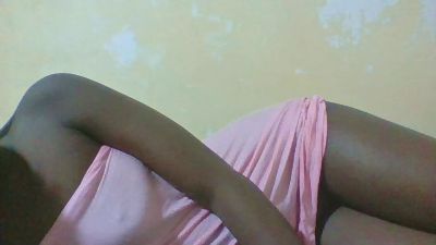 petitelavishey1 — Cam4 stream photo (Feb 2026)