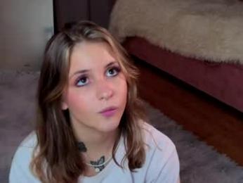 ceceliapidcock — webcam model online on chaturbate