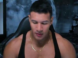 Cris Cruz — webcam model online on flirt4free