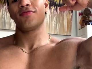 Cris Cruz — webcam model online on flirt4free
