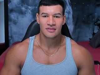 Cris Cruz — webcam model online on flirt4free