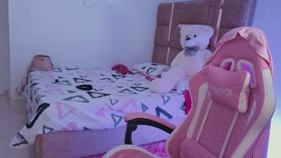 Alicesimpson1 — webcam model online on cam4