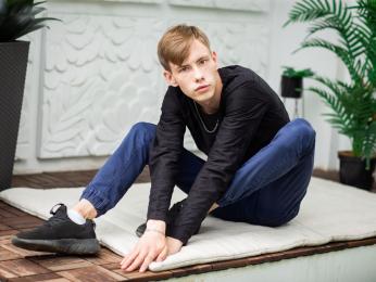 ErickDeen — webcam model online on livejasmin