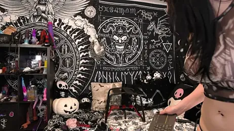 EVILYN — webcam model online on stripchat