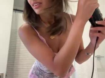 camiliakxoxo — Chaturbate stream photo (Apr 2026)